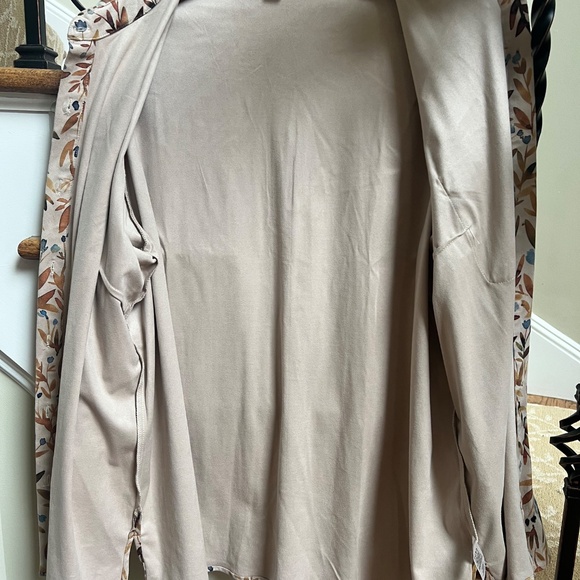 Coldwater Creek Button Up Leaf Print Velvety Shacked Women's Plus size 1X - Picture 3 of 7